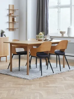 ALSTED L160 bord eg + 4 HVIDOVRE stole eg/sort