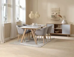 EGEBJERG L250 bord lysegrå + 4 KLOSTER stole lysegrå