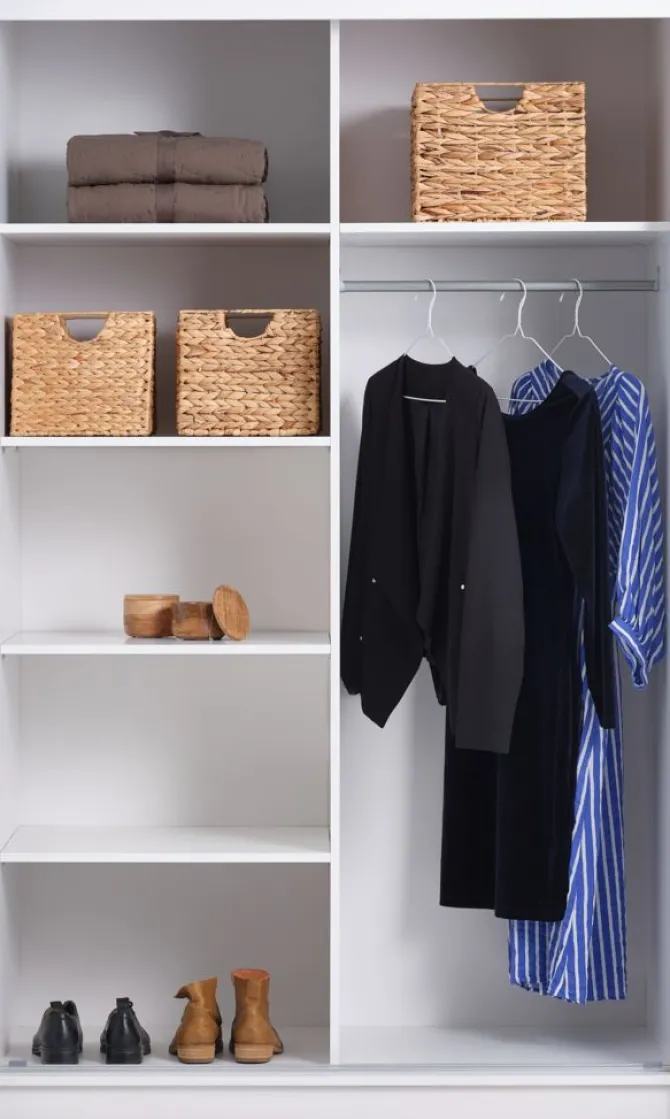 Garderobeskab ODDER 120x201 2 skydedøre m/spejl hvid