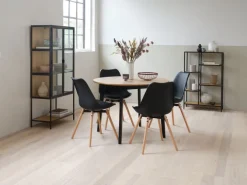JEGIND Ø105 bord eg + 4 KASTRUP stole sort
