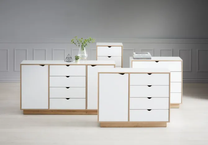Kommode MAMMEN 5 skuffer smal hvid/eg