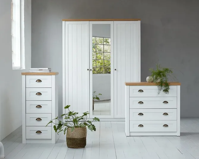 Kommode MARKSKEL 4 skuffer hvid/egefarve