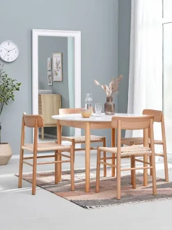 MARSTRAND Ø110 bord hvid + 4 ISLEV u/armlæn eg