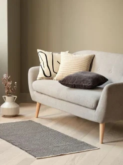 Pyntepude HVITVEIS 45x45 råhvid/sort