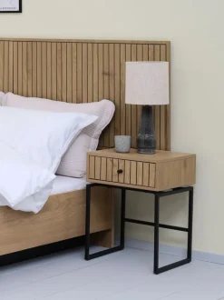 Sengebord HEMDRUP 1 skuffe egefarve/sort