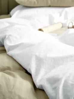 Sengetøj BIBI 140x200 hvid med broderi