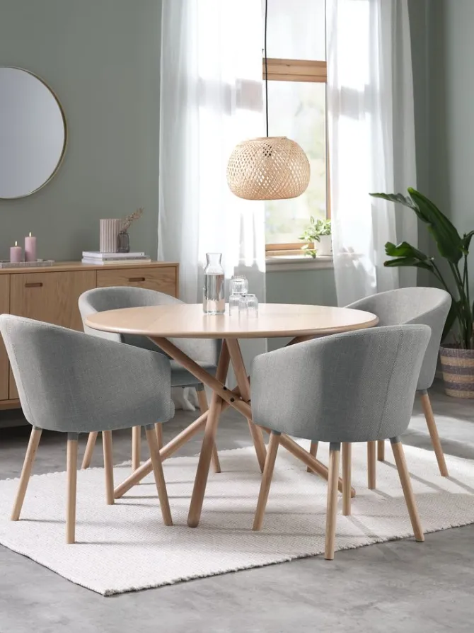 SKIBET Ø120 bord lys eg + 4 KLOSTER stole lysegrå/eg
