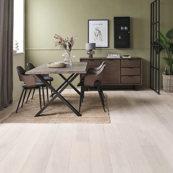 Skænk HORNBORG 2 låger 3 skuffer mørk eg