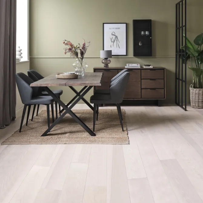 Skænk HORNBORG 2 låger 3 skuffer mørk eg