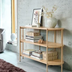 Skænk SNESLEV 2 hylder egefarve