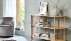 Skænk SNESLEV 2 hylder egefarve