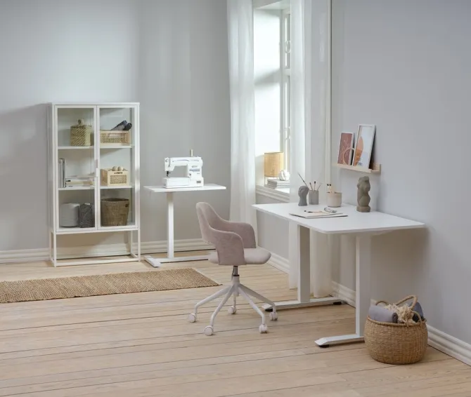 Skrivebordsstol REERSLEV sandfarvet stof/hvid