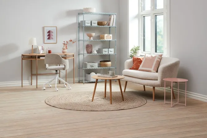 Skrivebordsstol REERSLEV sandfarvet stof/hvid