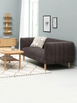Sofa MAGLEBY 2.5-pers. mørkebrunt stof/egefarve