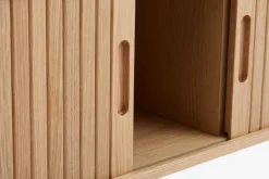 TV-bord LYNGVIG 120cm 2 jalousilåger natur eg