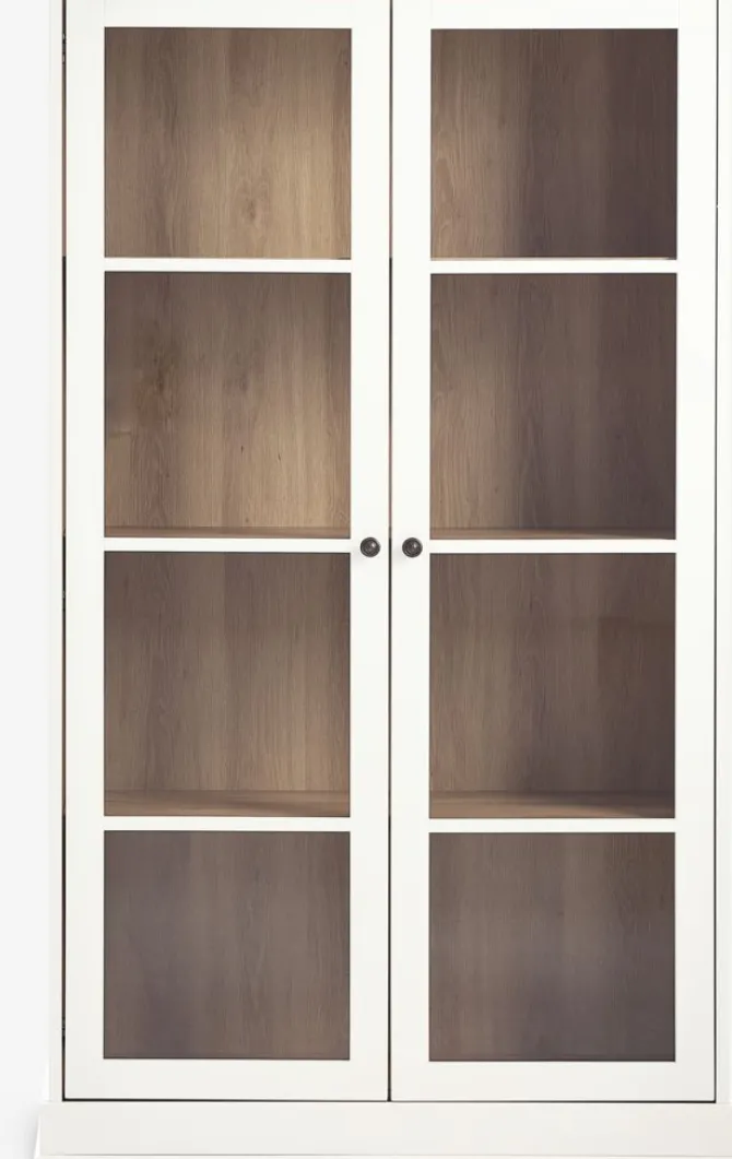 Vitrine KIRKEBY 2 låger hvid/egefarve