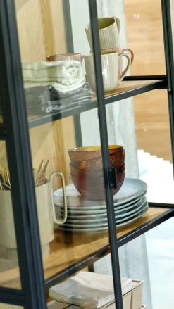 Vitrineskab TRAPPEDAL eg/sort